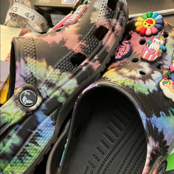 Crocs Classic Tie Dye with Jibbitzs Size J2 - Picture 6 of 8